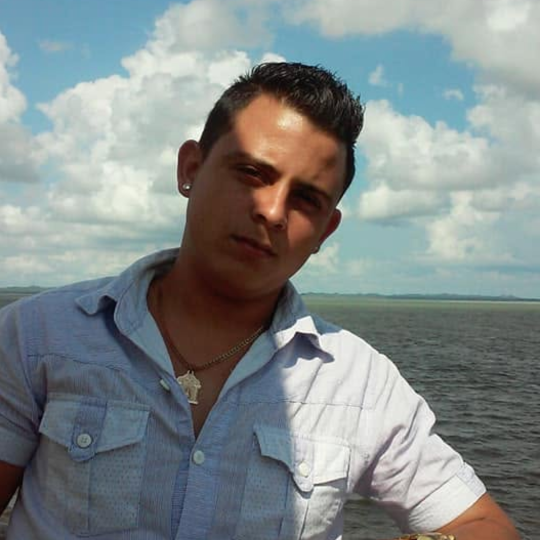<em>Carlos G.</em>